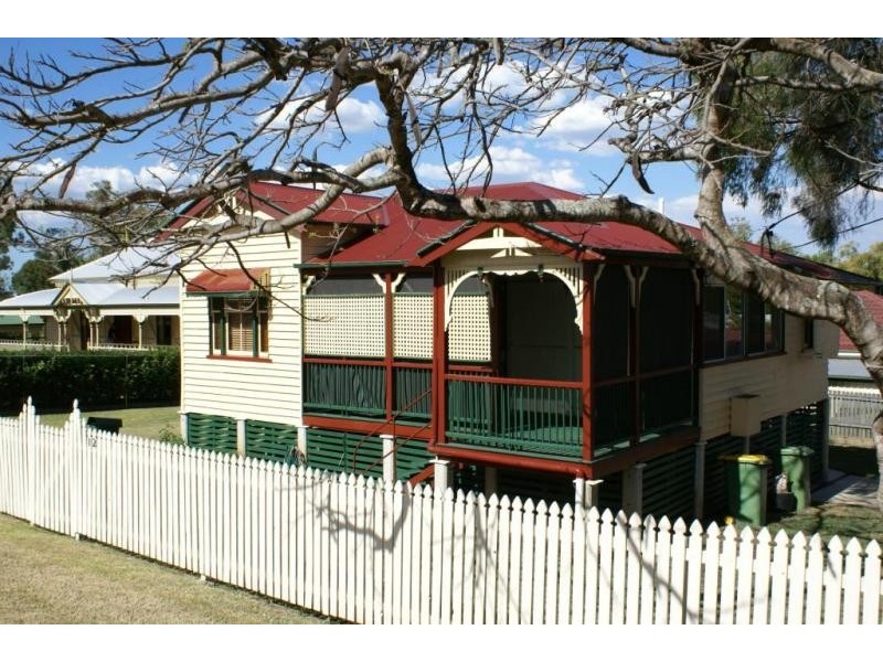 12 Whitehill Road, Newtown QLD 4305