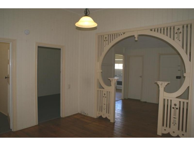 12 Whitehill Road, Newtown QLD 4305