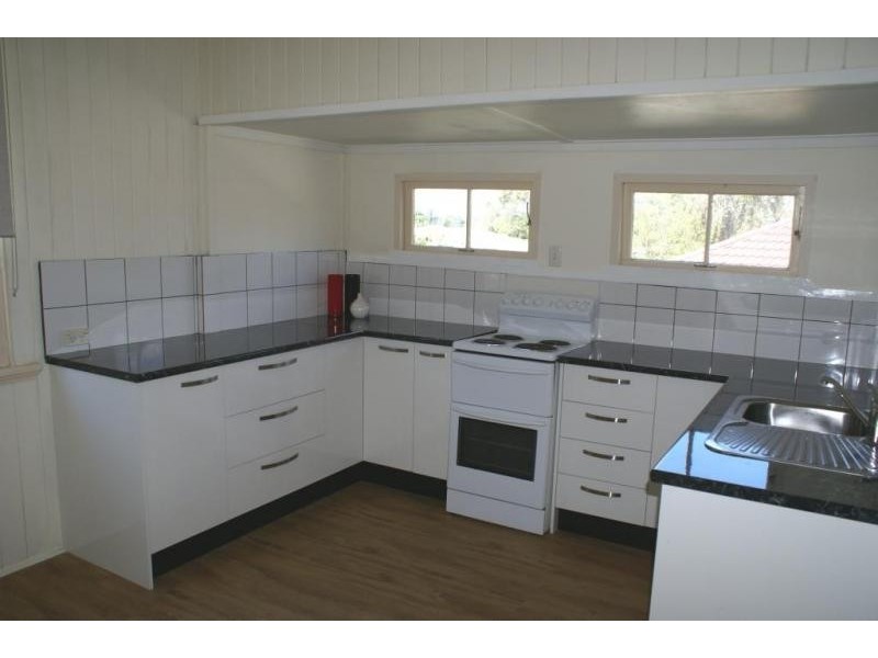 12 Whitehill Road, Newtown QLD 4305