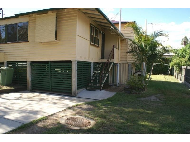 12 Whitehill Road, Newtown QLD 4305