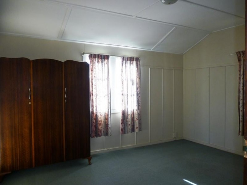 12 Griffiths Road, Eastern Heights QLD 4305