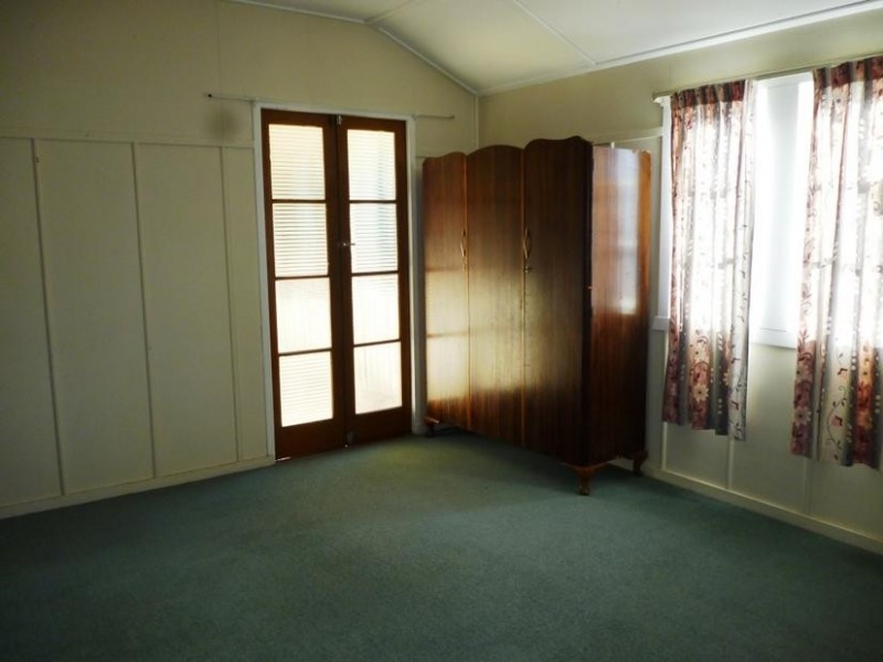 12 Griffiths Road, Eastern Heights QLD 4305