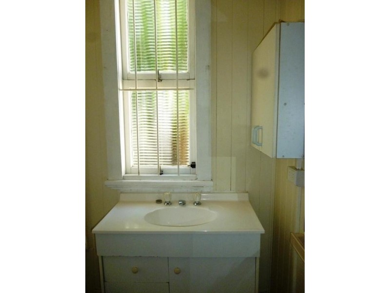 12 Griffiths Road, Eastern Heights QLD 4305
