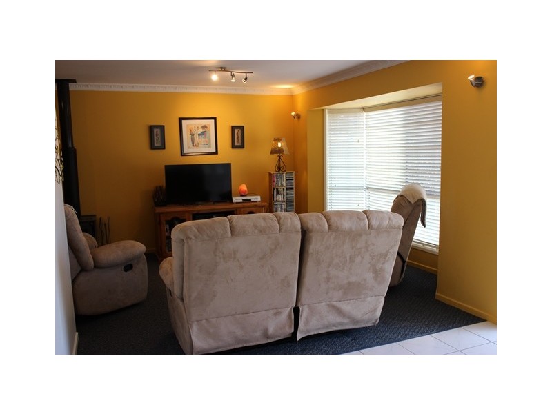 33 Burgess Street, Raceview QLD 4305