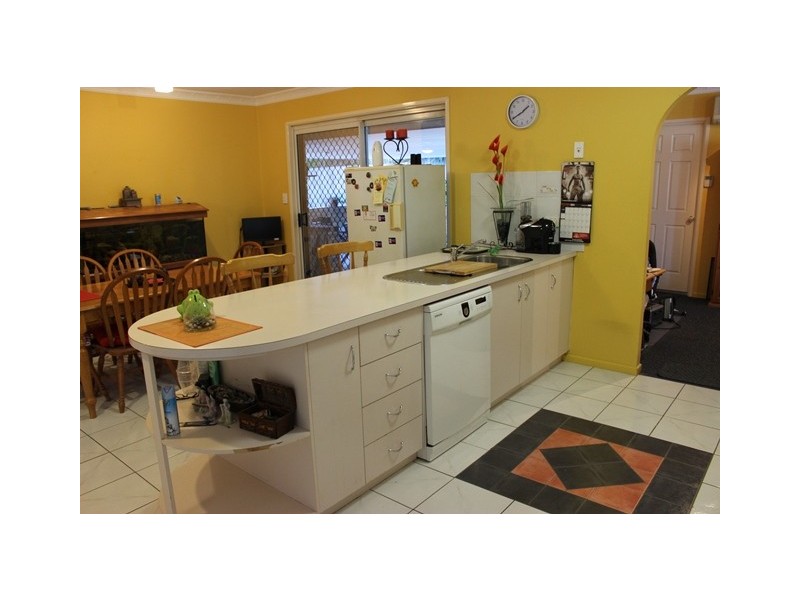 33 Burgess Street, Raceview QLD 4305