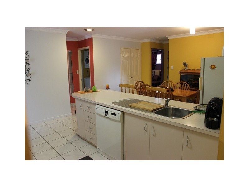 33 Burgess Street, Raceview QLD 4305