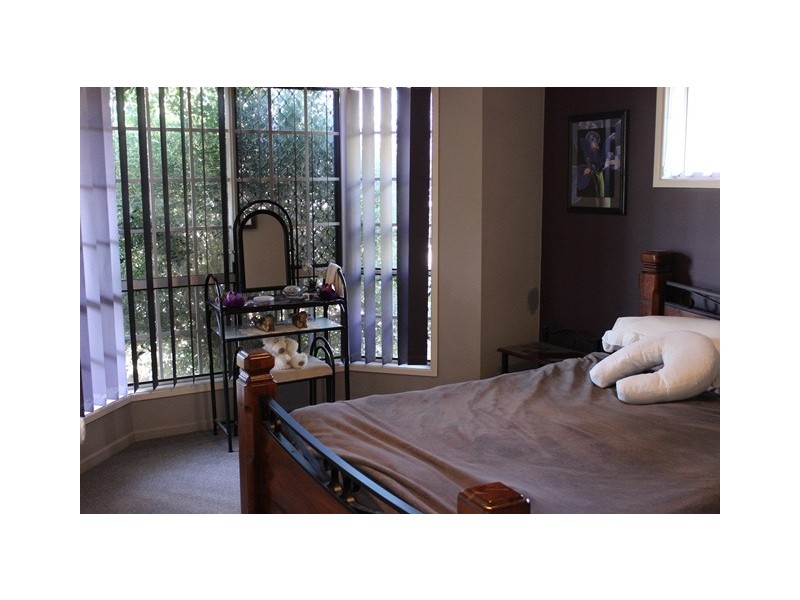 33 Burgess Street, Raceview QLD 4305