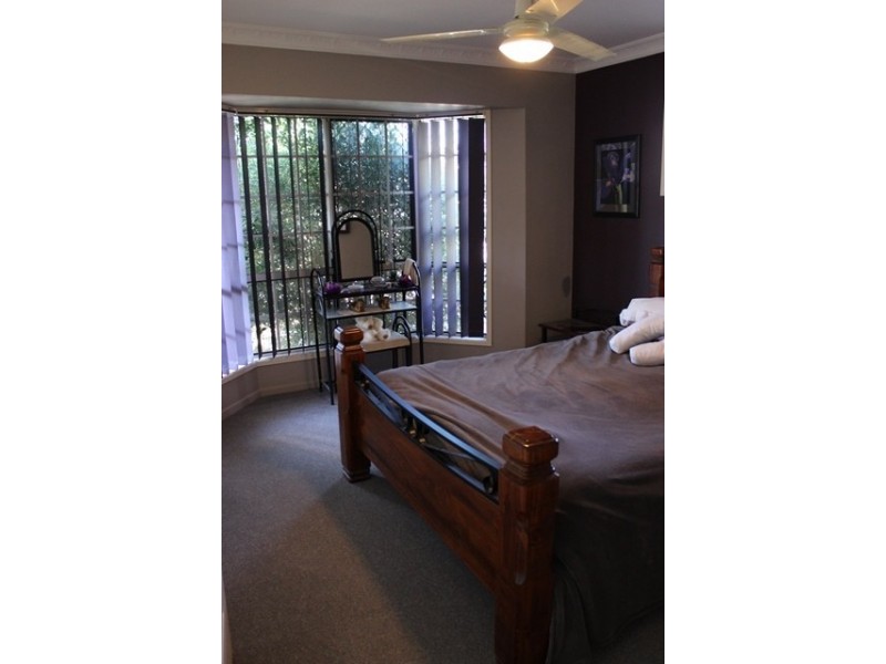 33 Burgess Street, Raceview QLD 4305