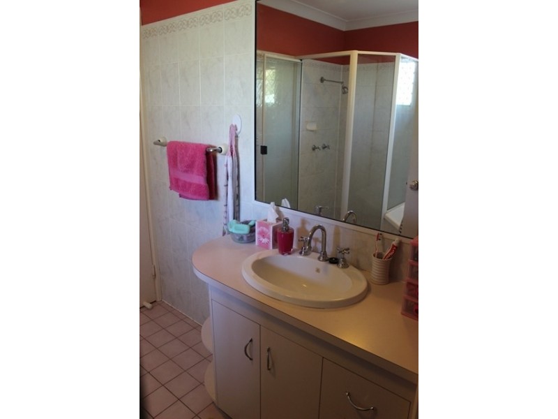 33 Burgess Street, Raceview QLD 4305