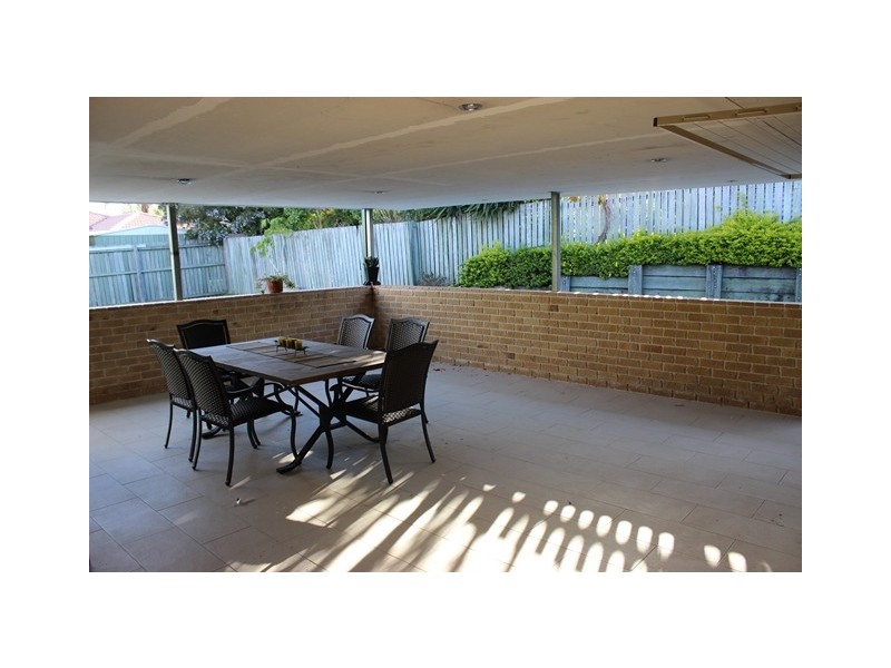 33 Burgess Street, Raceview QLD 4305