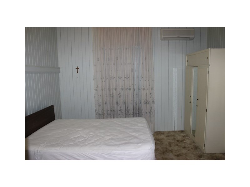 1 Coronation Street, East Ipswich QLD 4305