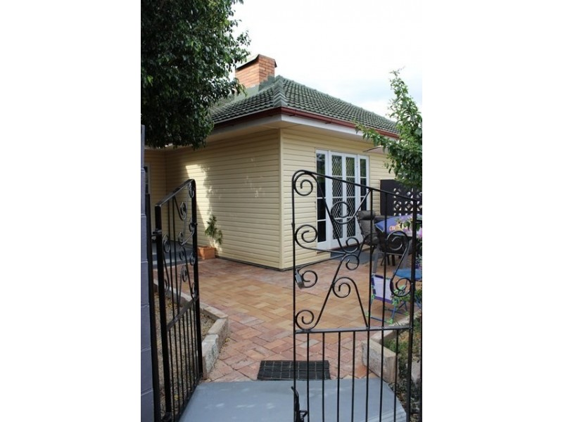 17 Phillip Street, One Mile QLD 4305