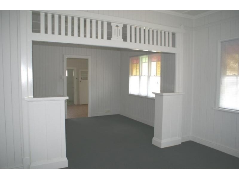 73 Brisbane Road, Newtown QLD 4305