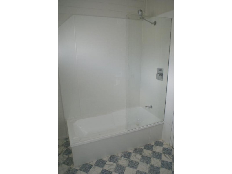 73 Brisbane Road, Newtown QLD 4305