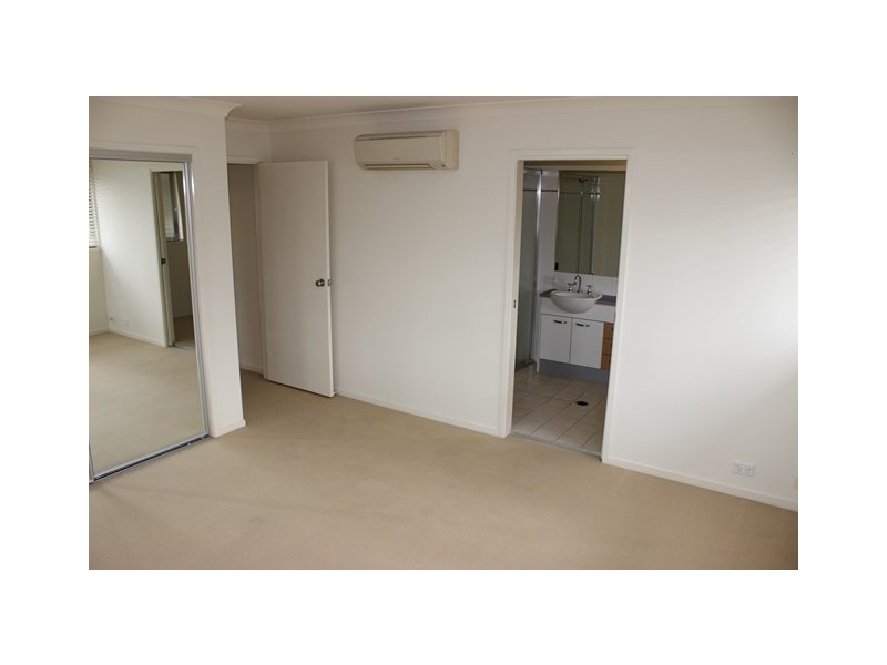 74 Greenway Circuit, Mount Ommaney QLD 4074