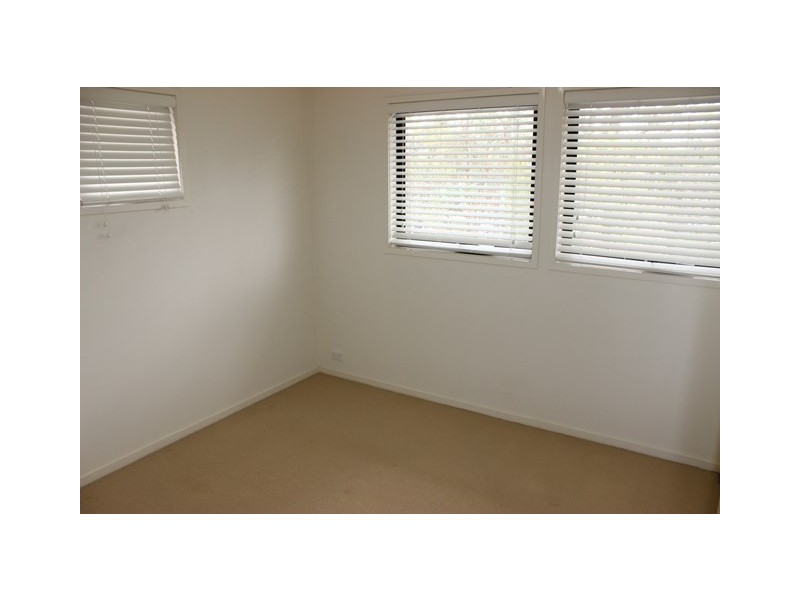 74 Greenway Circuit, Mount Ommaney QLD 4074