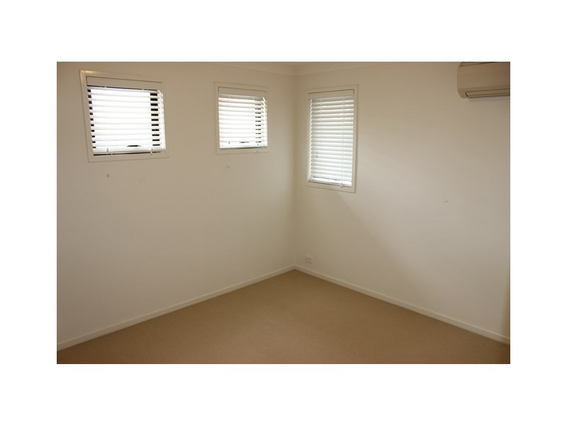 74 Greenway Circuit, Mount Ommaney QLD 4074