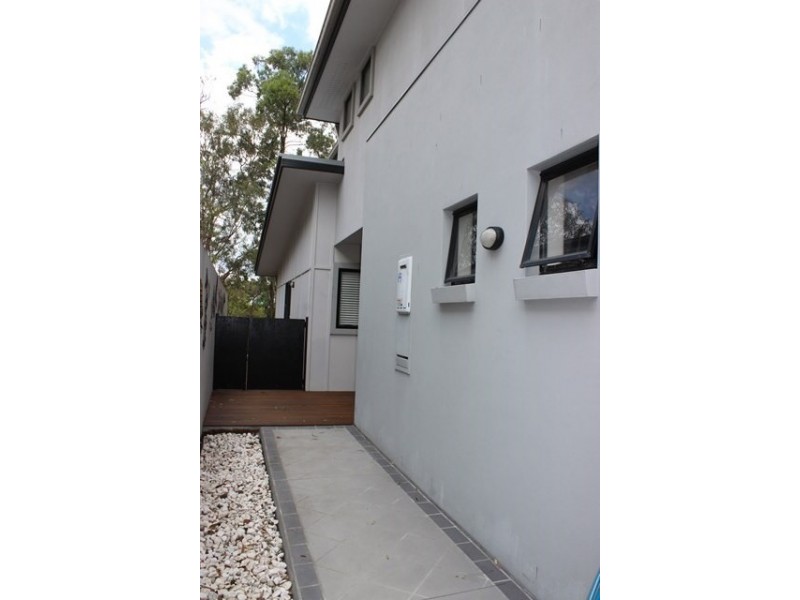 74 Greenway Circuit, Mount Ommaney QLD 4074