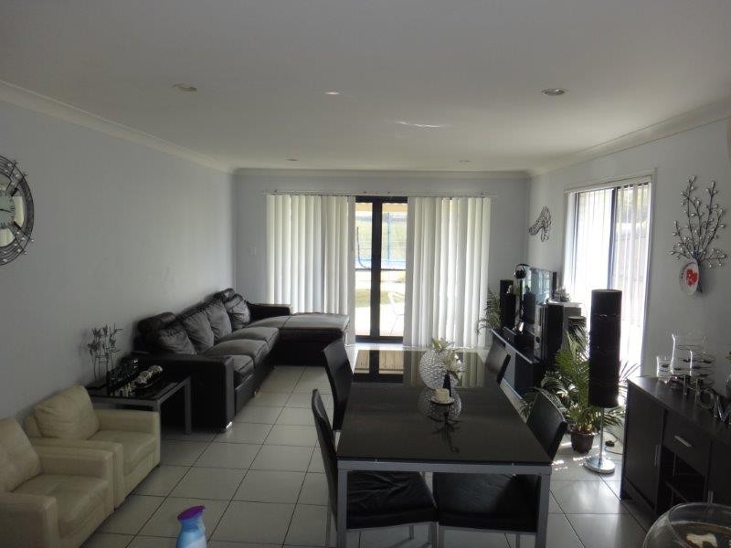 28 Pencarrow Crescent, Raceview QLD 4305