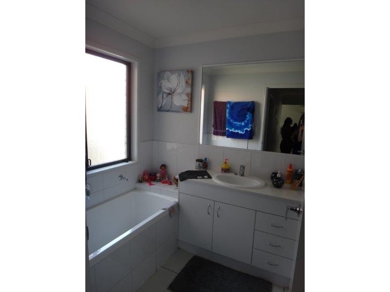 28 Pencarrow Crescent, Raceview QLD 4305