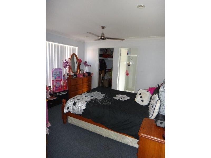 28 Pencarrow Crescent, Raceview QLD 4305