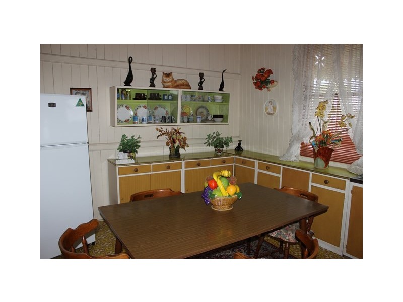 5 Thompson Street, Silkstone QLD 4304