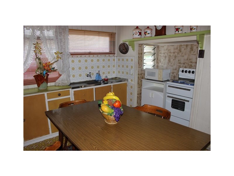 5 Thompson Street, Silkstone QLD 4304