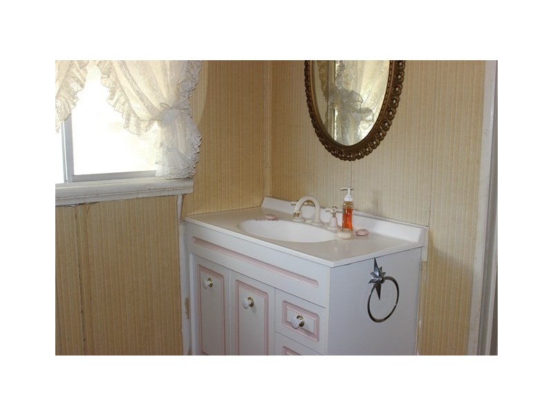 5 Thompson Street, Silkstone QLD 4304