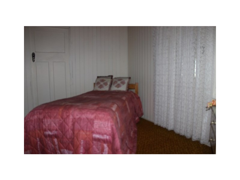 5 Thompson Street, Silkstone QLD 4304