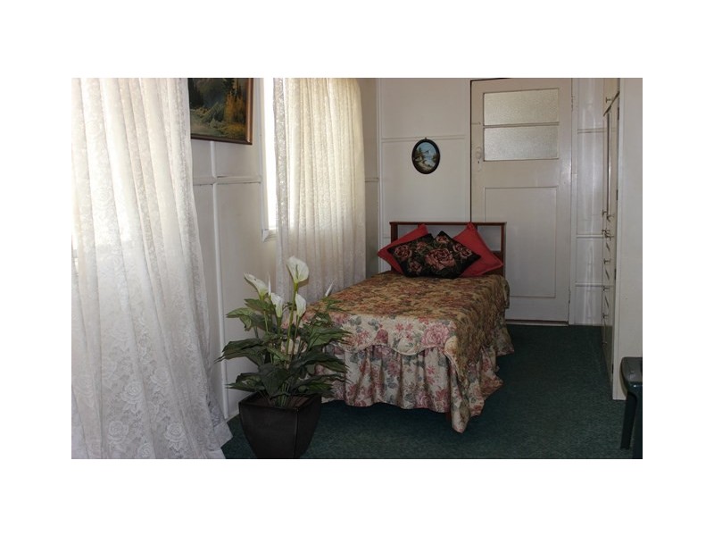 5 Thompson Street, Silkstone QLD 4304