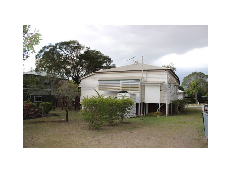 5 Thompson Street, Silkstone QLD 4304