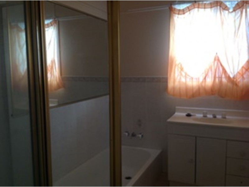 25 Peace Street, Lowood QLD 4311