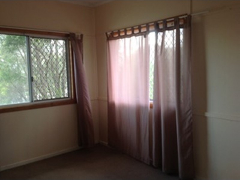 25 Peace Street, Lowood QLD 4311