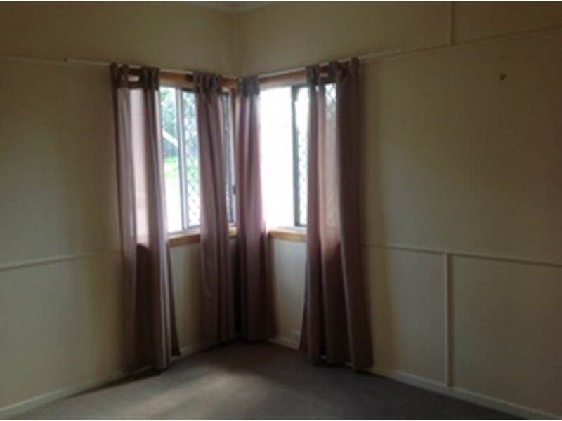 25 Peace Street, Lowood QLD 4311