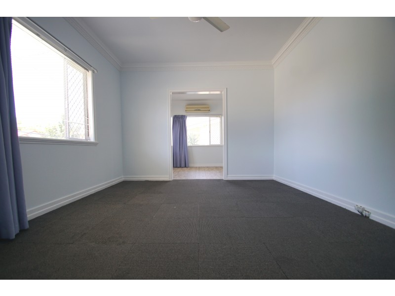 20 Thurso Street, North Booval QLD 4304