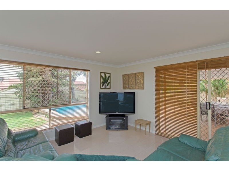 14 Discovery Street, Flinders View QLD 4305