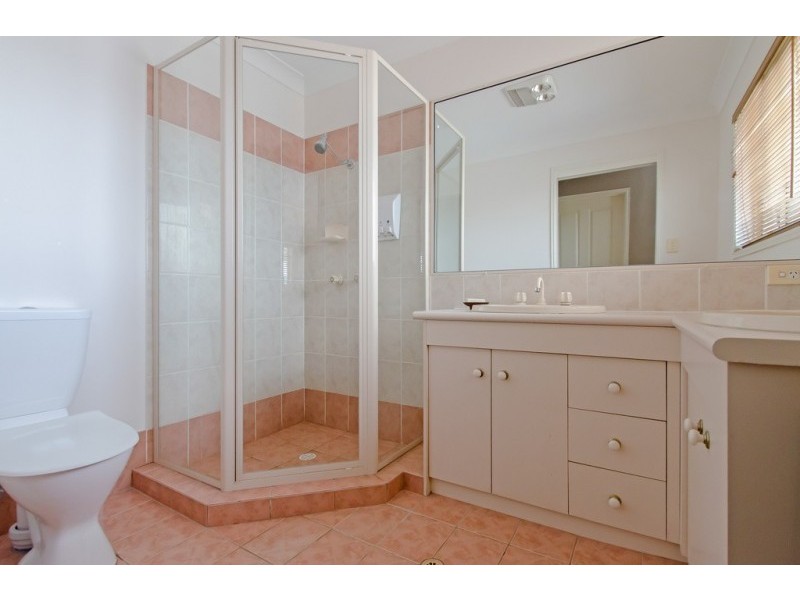 14 Discovery Street, Flinders View QLD 4305
