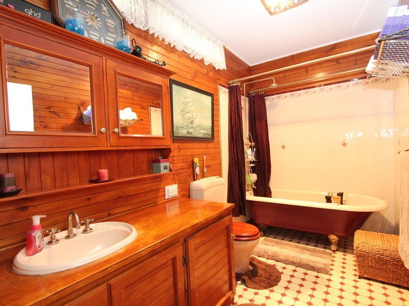 22 Bridge Street, North Booval QLD 4304