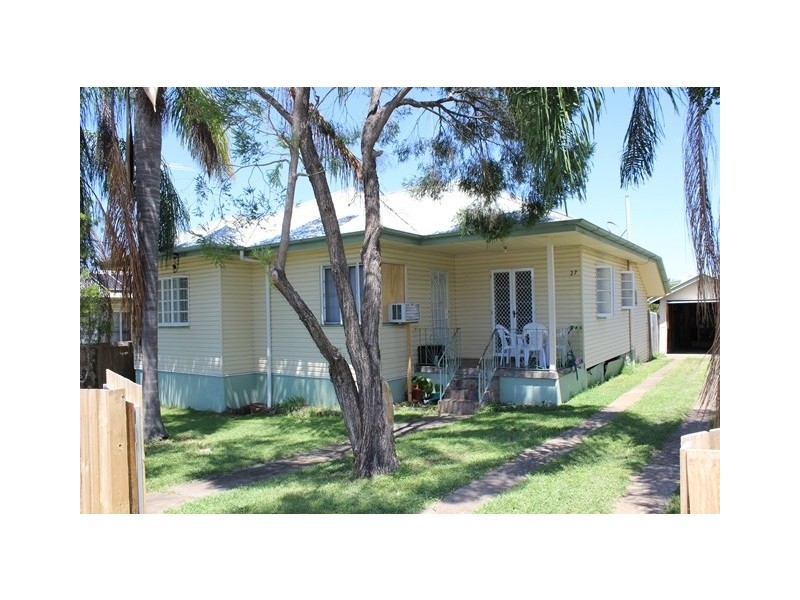 27 Briggs Road, Ipswich QLD 4305