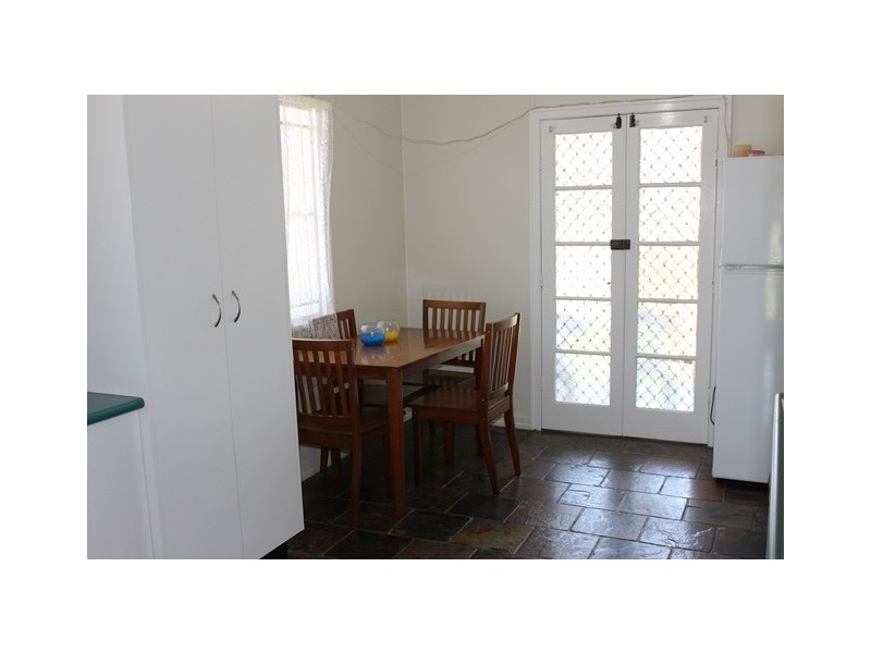27 Briggs Road, Ipswich QLD 4305