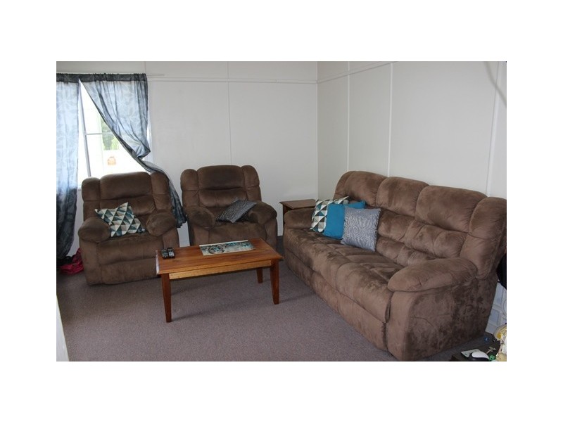 27 Briggs Road, Ipswich QLD 4305