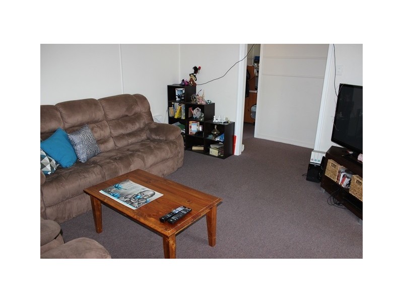 27 Briggs Road, Ipswich QLD 4305