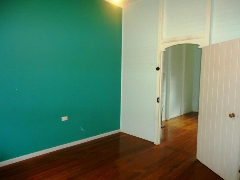 8 Darling Street East, Ipswich QLD 4305