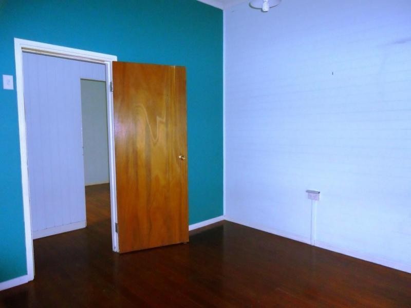 8 Darling Street East, Ipswich QLD 4305