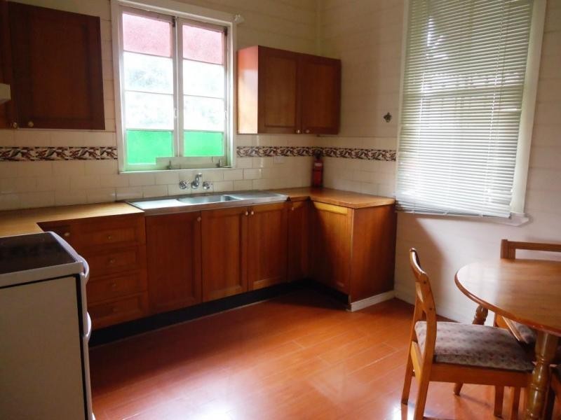 8 Darling Street East, Ipswich QLD 4305