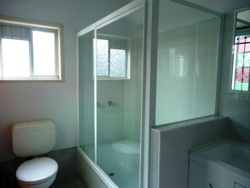 8 Darling Street East, Ipswich QLD 4305