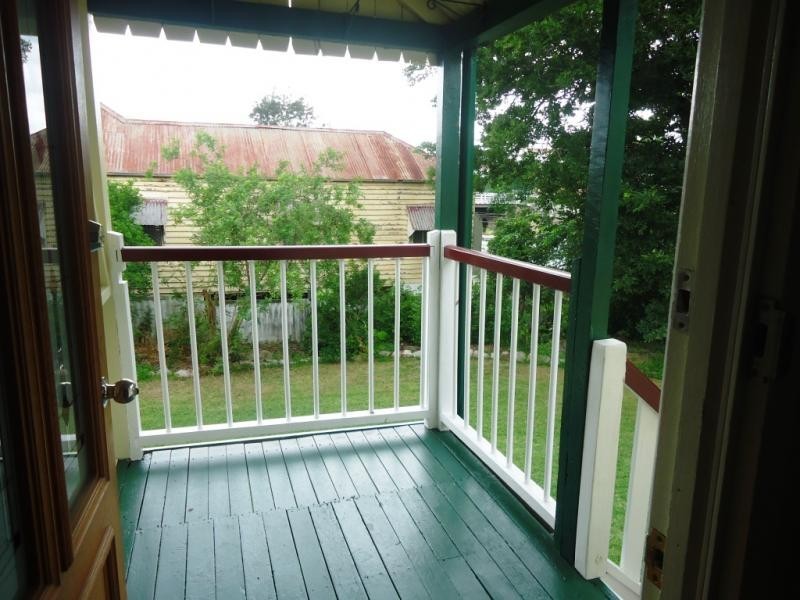 8 Darling Street East, Ipswich QLD 4305