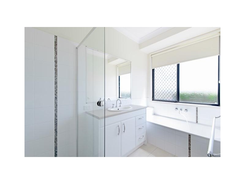 2 Donald Place, Brassall QLD 4305