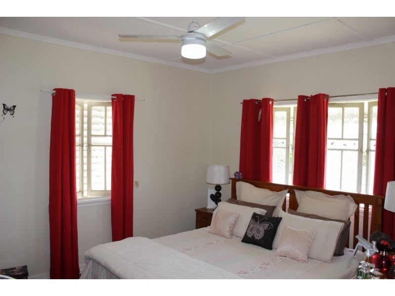 5 Gledson Street, North Booval QLD 4304