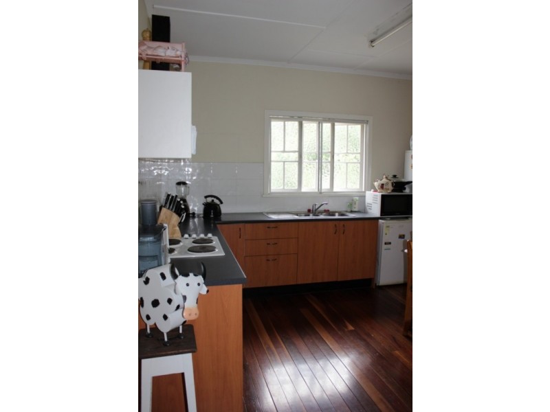 5 Gledson Street, North Booval QLD 4304